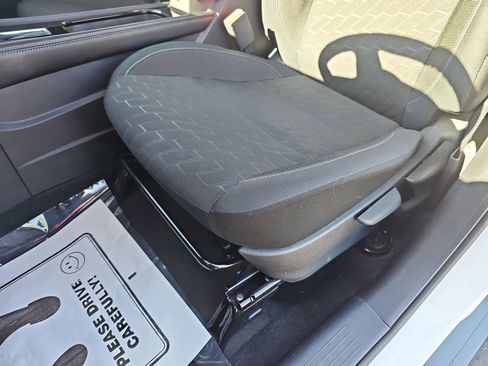 Used 2024 Nissan Kicks SV image 28