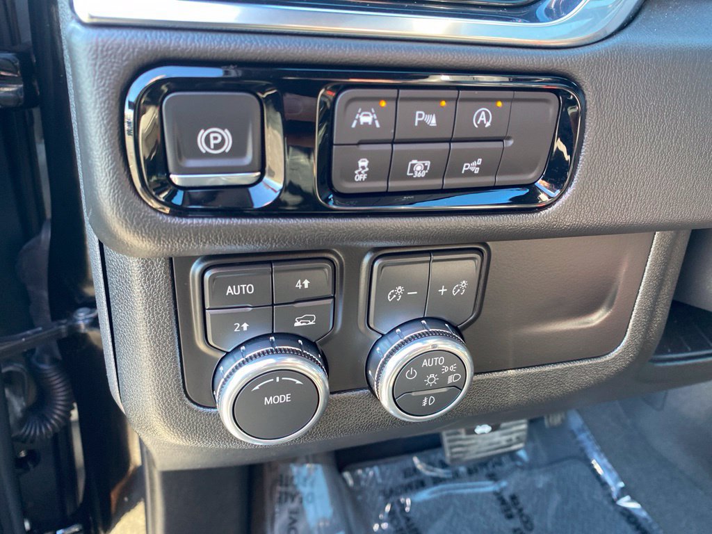 Used 2026 GMC Yukon XL Denali w/ Sun & Power Step Package AWD/4WD image 14