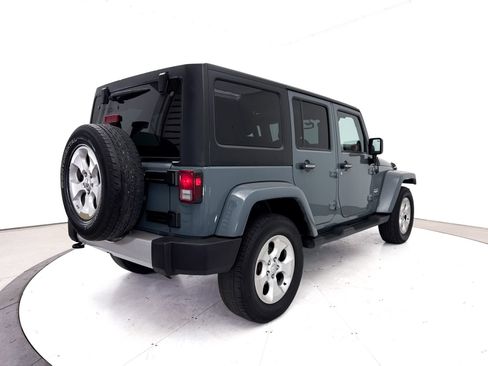 Used 2014 Jeep Wrangler Unlimited Sahara w/ Connectivity Group AWD/4WD image 12