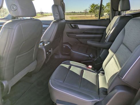 Used 2025 Buick Enclave Sport Touring image 13