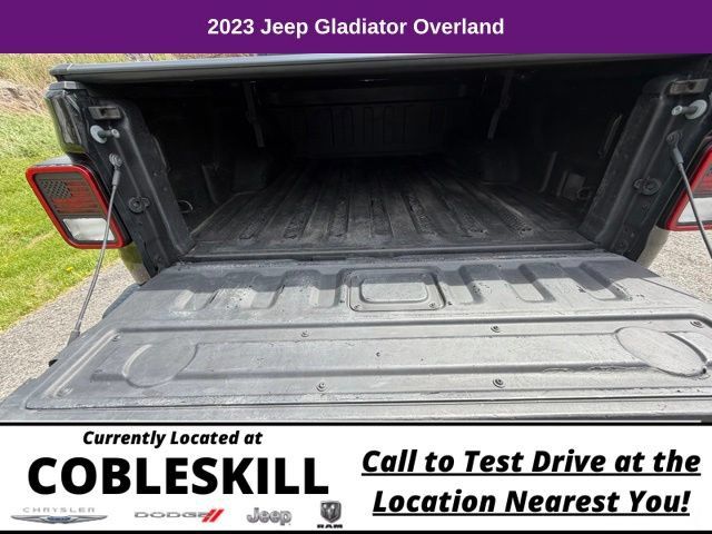 Used 2023 Jeep Gladiator Overland AWD/4WD image 12