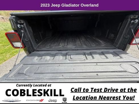Used 2023 Jeep Gladiator Overland AWD/4WD image 12