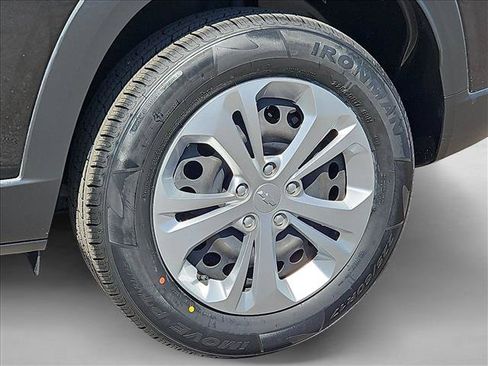 Certified 2024 Chevrolet Trax LS FWD image 29