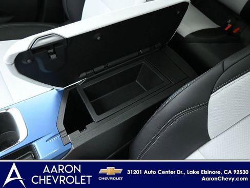 New 2026 Chevrolet Equinox EV LT image 31