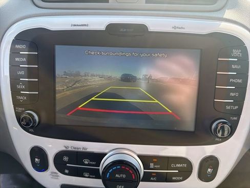 Used 2018 Kia Soul EV + w/ Sun & Fun Package image 26