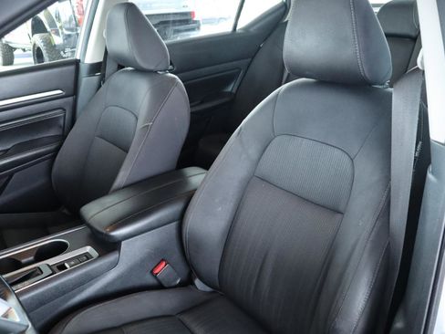 Used 2019 Nissan Altima 2.5 SV image 13