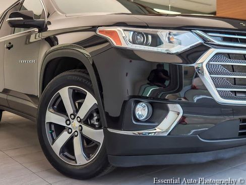 Used 2021 Chevrolet Traverse LT w/ LT Premium Package AWD/4WD image 4