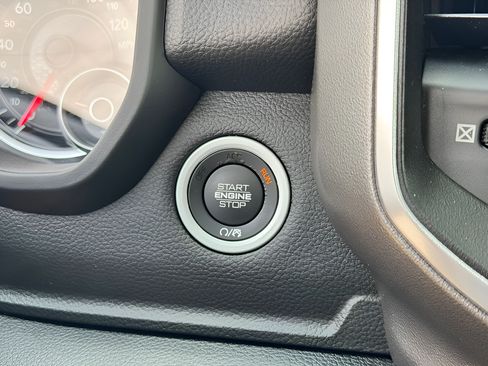 Used 2019 RAM 1500 Big Horn AWD/4WD image 30