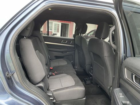Used 2018 Ford Explorer XLT w/ Equipment Group 201A AWD/4WD image 23