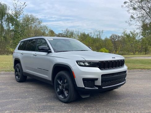 New 2025 Jeep Grand Cherokee L Altitude AWD/4WD image 1