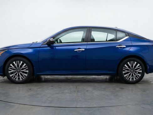 Used 2025 Nissan Altima 2.5 SV image 5