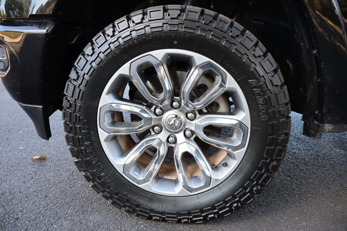Used 2019 RAM 1500 Laramie w/ Sport Appearance Package AWD/4WD image 40