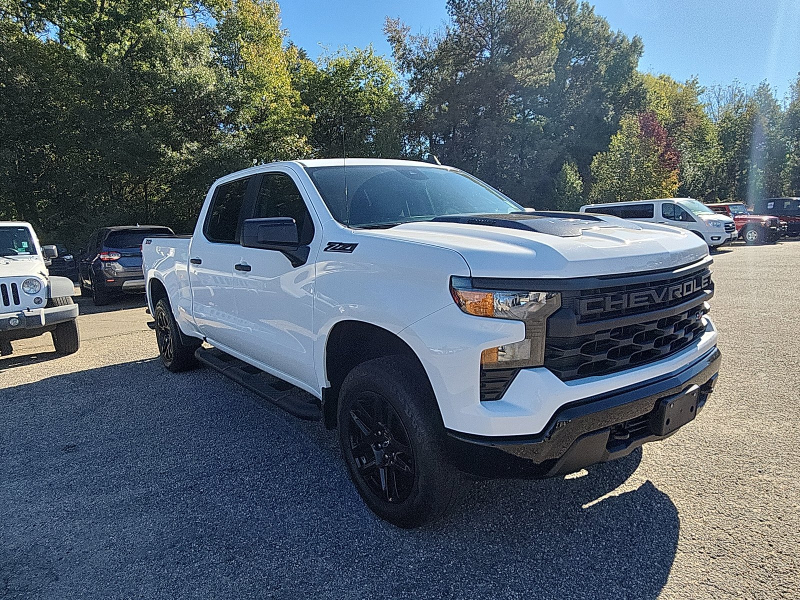 Used 2025 Chevrolet Silverado 1500 Custom Trail Boss w/ Turbomax Blackout Package AWD/4WD image 7