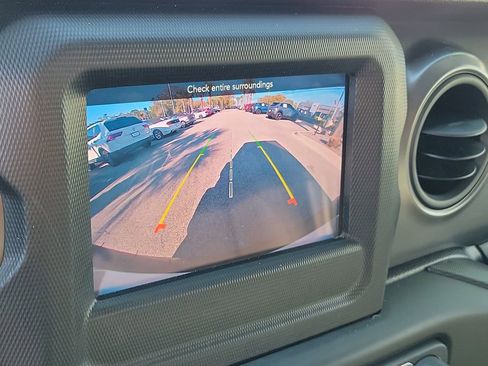 Used 2021 Jeep Wrangler Unlimited Sport image 29