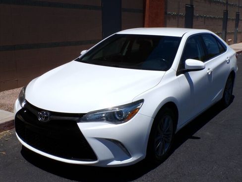 Used 2016 Toyota Camry SE FWD image 3