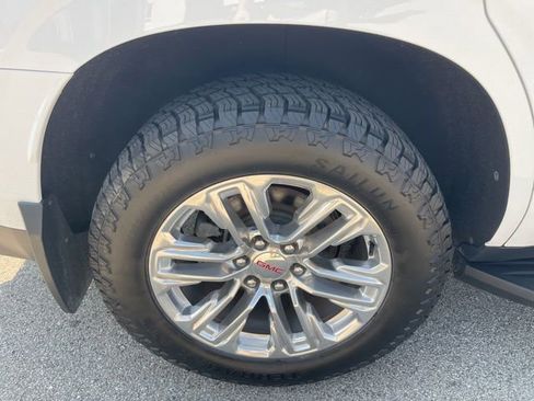 Used 2023 GMC Yukon SLT w/ SLT Luxury Package AWD/4WD image 34