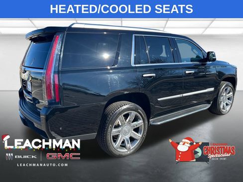 Used 2019 Cadillac Escalade Luxury image 3