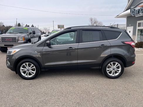 Used 2018 Ford Escape SE image 2