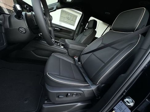 New 2026 Chevrolet Suburban Premier image 19