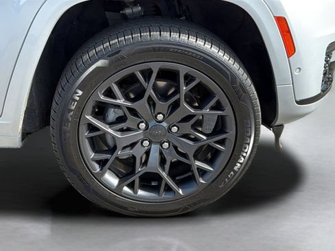 Used 2023 Jeep Grand Cherokee L Summit w/ Advanced Protech Group IV AWD/4WD image 26