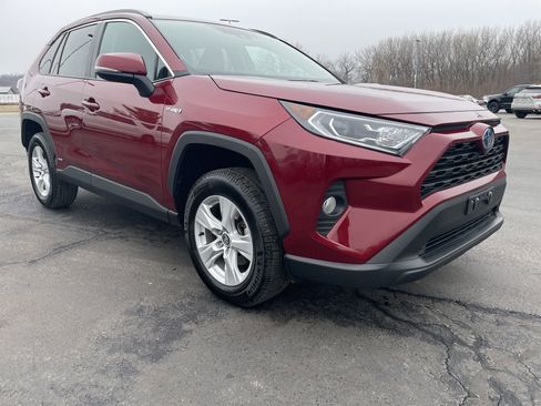 Used 2021 Toyota RAV4 XLE image 10