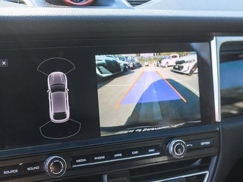 Used 2020 Porsche Macan image 31