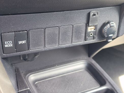 Used 2015 Toyota RAV4 XLE FWD image 24