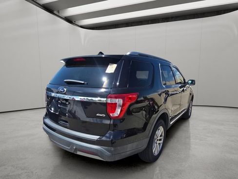 Used 2019 Ford Explorer XLT w/ Equipment Group 202A AWD/4WD image 9