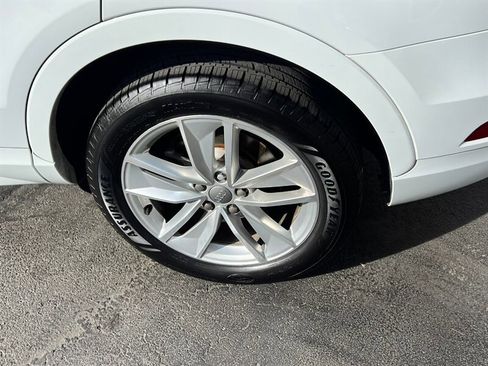 Used 2018 Audi Q3 2.0T Premium w/ Convenience Package image 13