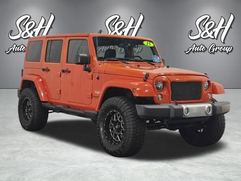 Used 2015 Jeep Wrangler Unlimited Sahara w/ Dual Top Group AWD/4WD image 2