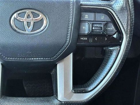 Used 2022 Toyota Tundra SR5 w/ SR5 Convenience Package AWD/4WD image 21