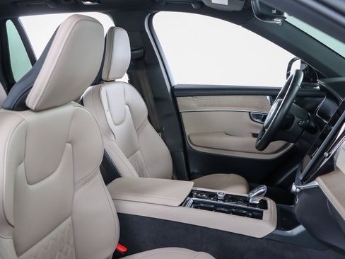 Used 2025 Volvo XC90 B6 Plus AWD/4WD image 28