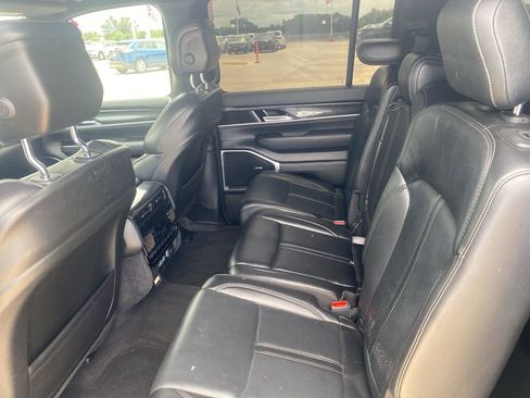 Used 2022 Jeep Wagoneer Series I RWD image 9