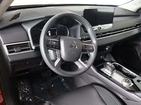 New 2026 Mitsubishi Outlander ES image 27