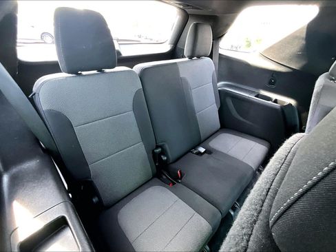 Used 2023 Chevrolet Traverse LT FWD image 26