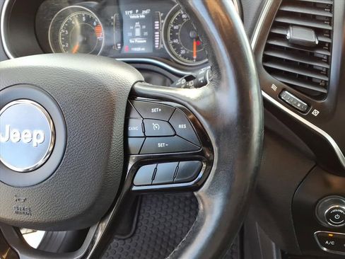 Used 2020 Jeep Cherokee Latitude Plus image 20