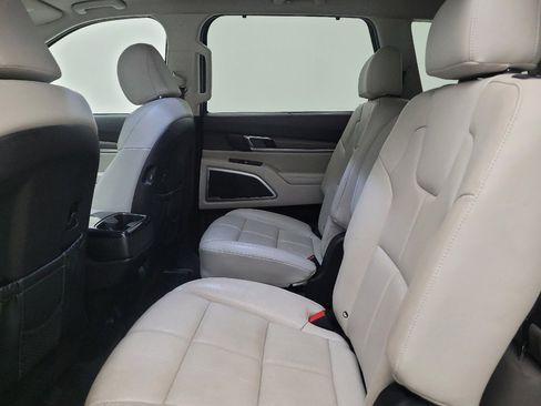 Used 2022 Kia Telluride EX w/ EX Premium Package image 18