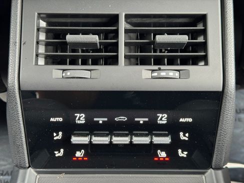 Used 2025 Porsche Panamera image 41