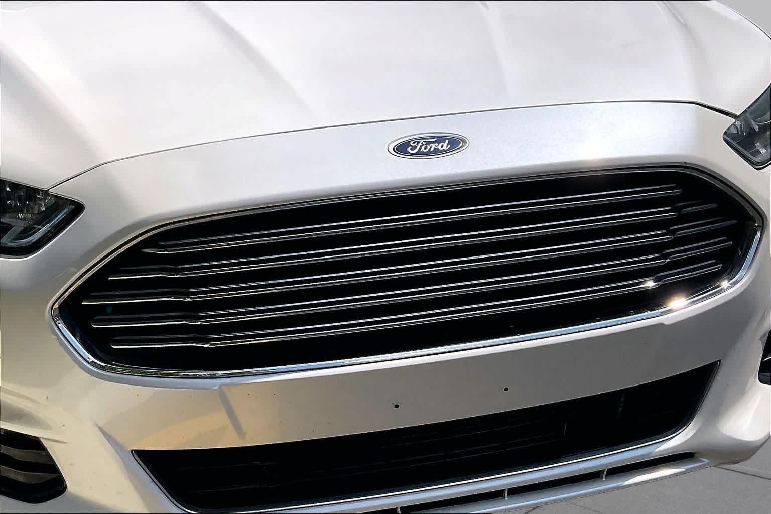 Used 2016 Ford Fusion SE w/ Equipment Group 202A AWD/4WD image 30