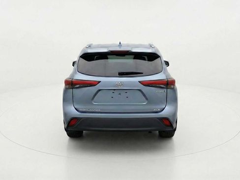 Used 2021 Toyota Highlander XLE image 4