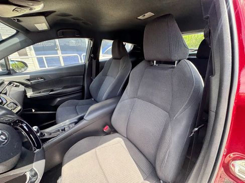 Used 2018 Toyota C-HR XLE FWD image 19