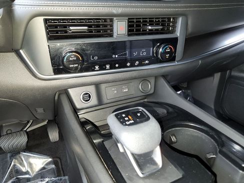 Certified 2023 Nissan Rogue SV image 25