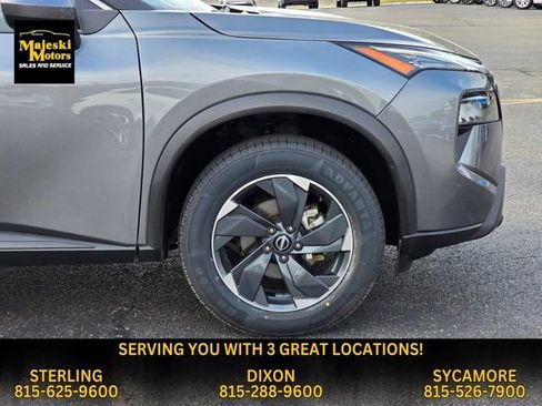 Used 2024 Nissan Rogue SV image 10