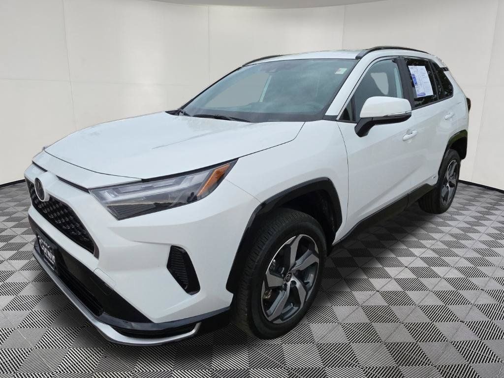 Used 2025 Toyota RAV4 SE AWD/4WD image 3
