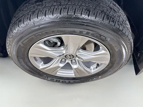 Certified 2024 Toyota RAV4 XLE w/ Convenience Package image 33