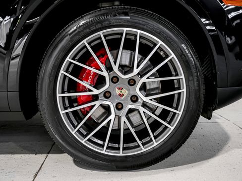 Used 2022 Porsche Cayenne S image 51