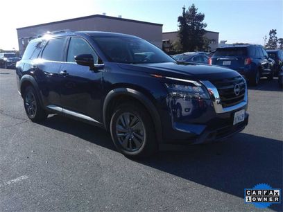 Used 2024 Nissan Pathfinder SV