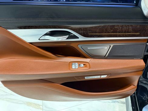 Used 2018 BMW 750i xDrive image 24