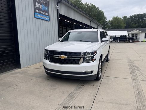 Used 2019 Chevrolet Suburban LT w/ Luxury Package RWD image 13