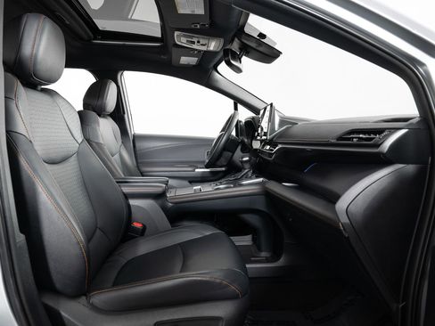 Used 2022 Toyota Sienna XSE image 29